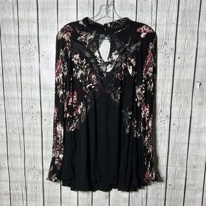 Daytrip long sleeve floral lace cutout top size large